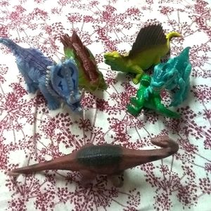 Lot of 6 dinosaurs